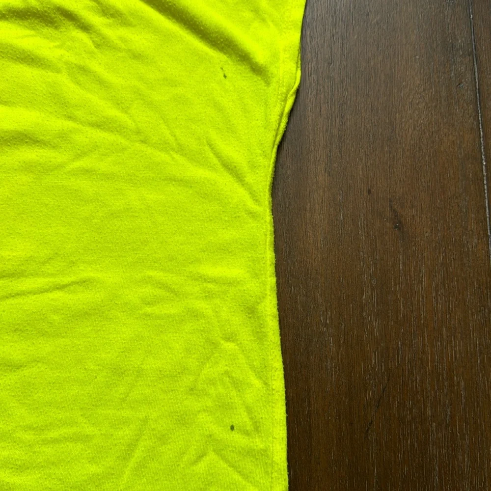 Size 6-7YRS Nike bright just do it tee